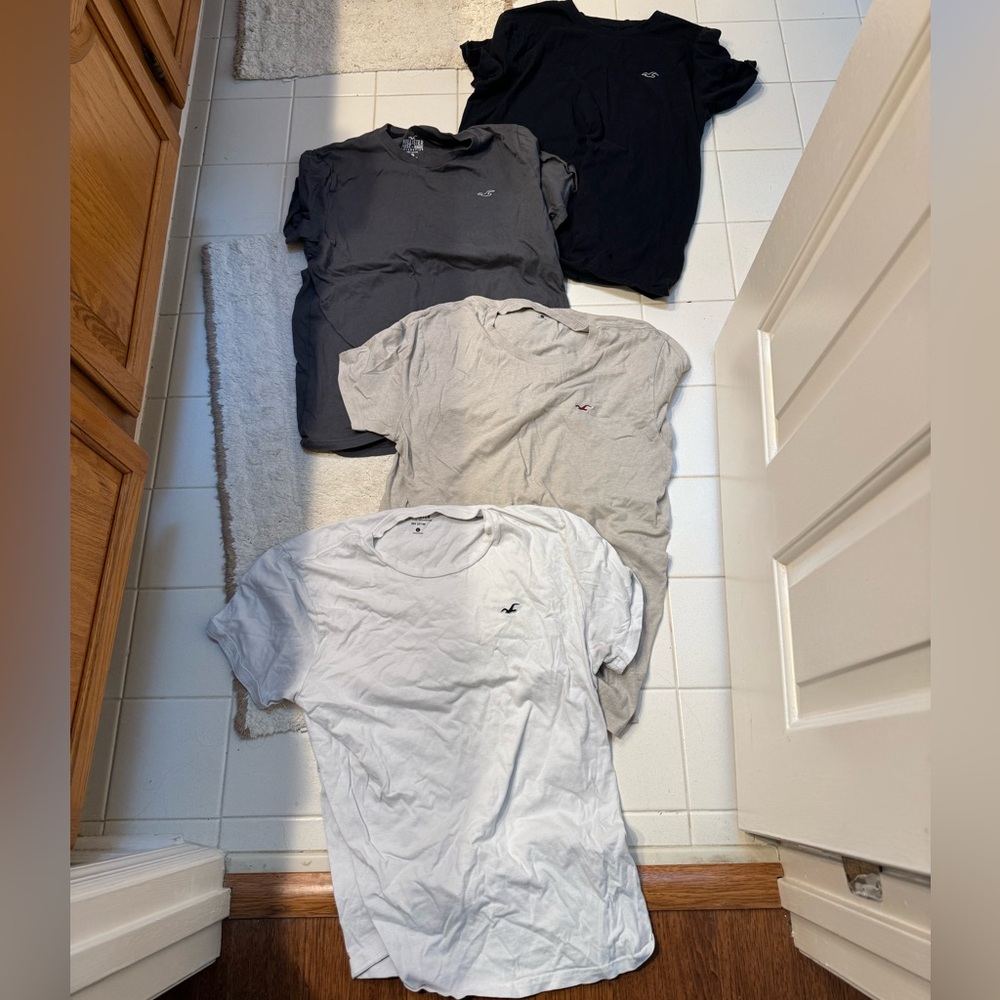 4 pack of Men’s Hollister shirts